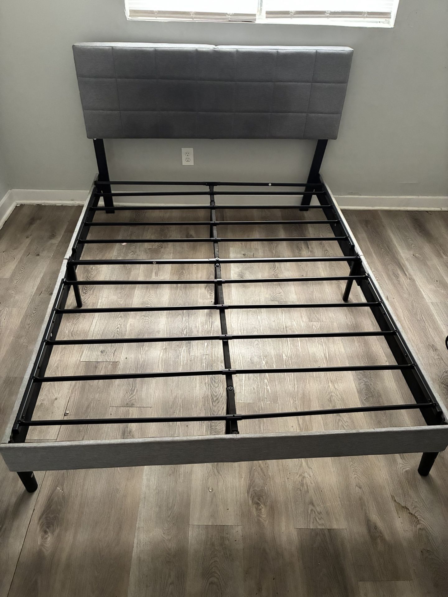 QUEEN SIZE BED FRAME
