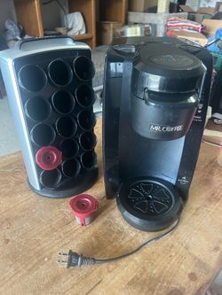 Keurig Coffee Maker, Keurig K-Cup Carousel, and 2 Reusable K-Cups