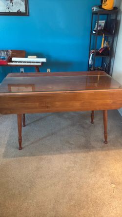 Expandable Glass-Top Table
