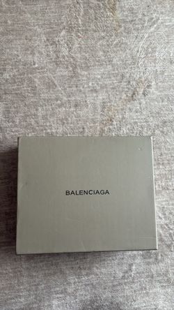 Balenciaga fur slides has box used