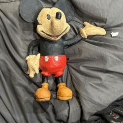 Walt Disney Mickey Mouse Figurine Poliwoggs. The Vintage years 1(contact info removed).