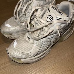 Balenciaga Runner Cream Off White