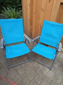 2 lawn chairs