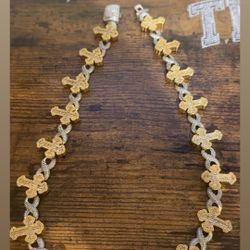 chain cross yellow white.