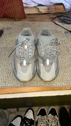 9.5 Authentic Yeezys