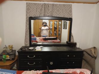 BLACK MIRRORED DRESSER