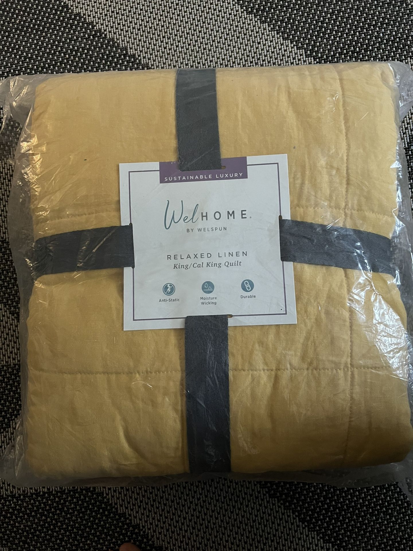 NEW- Welhome Relaxed Cotton Linen Solid Bedding Everyday Oversize Quilt | King | Ochre Yellow | 114" x 96"