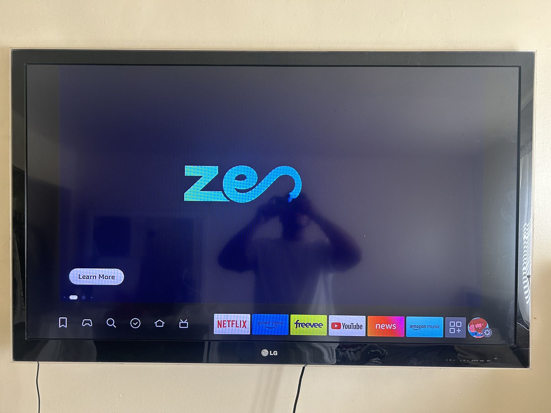 LG FLAT SCREEN TV