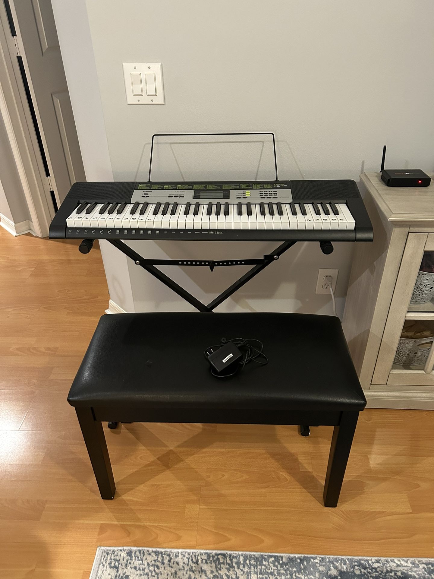 Casio LK-135 Keyboard with Bench