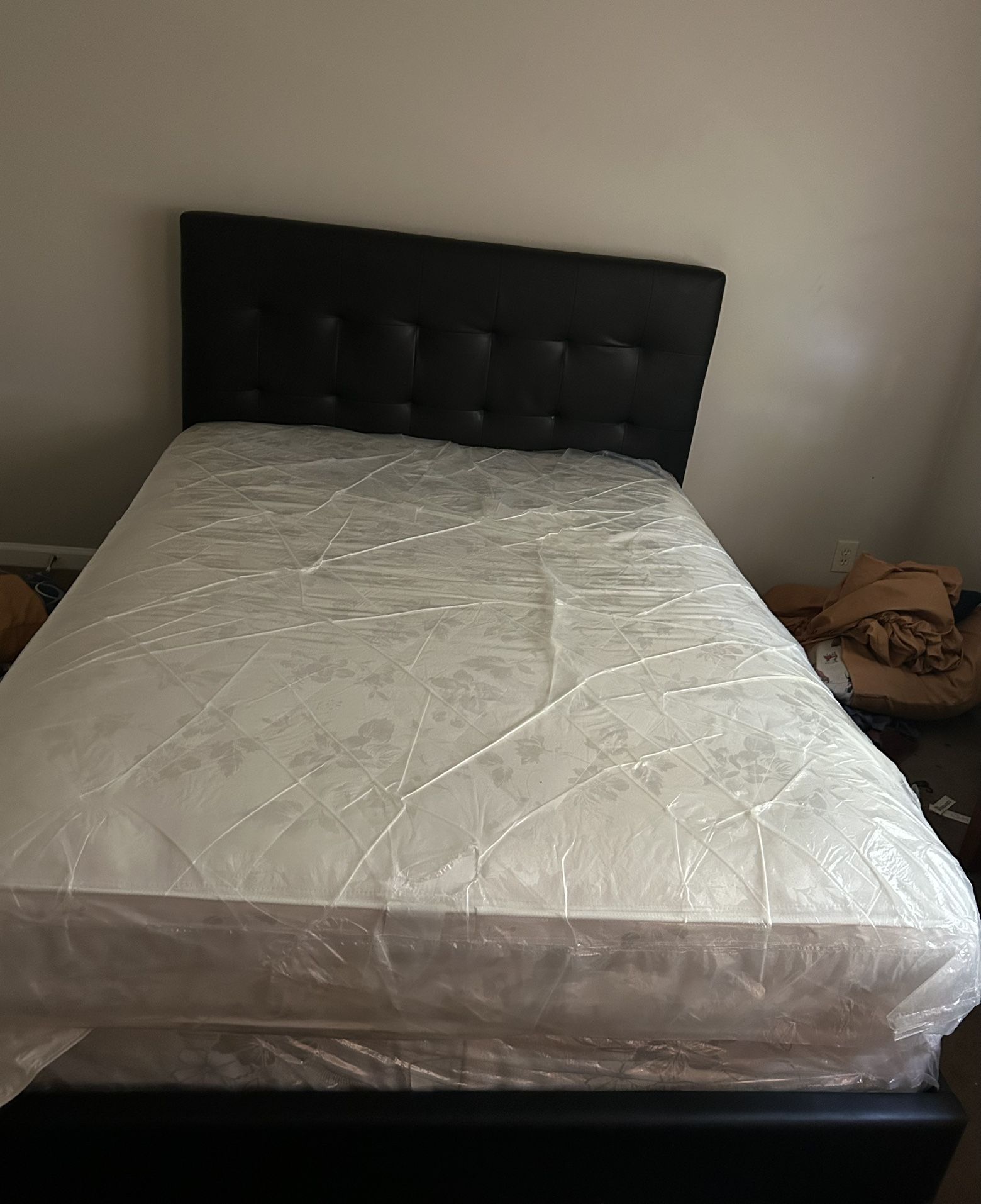 This Is A King Size Bed With An Frame
