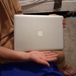 Apple 2012 laptop