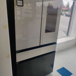 New Samsung
Bespoke 23 cu. ft. Counter Depth 4-Door French Door Refrigerator in White Glass with Fam