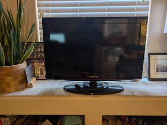 Samsung 26" 720p TV with Remote