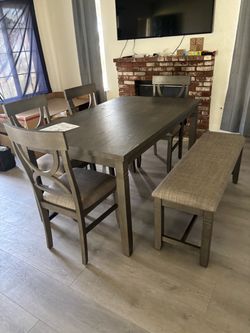 Dining table set