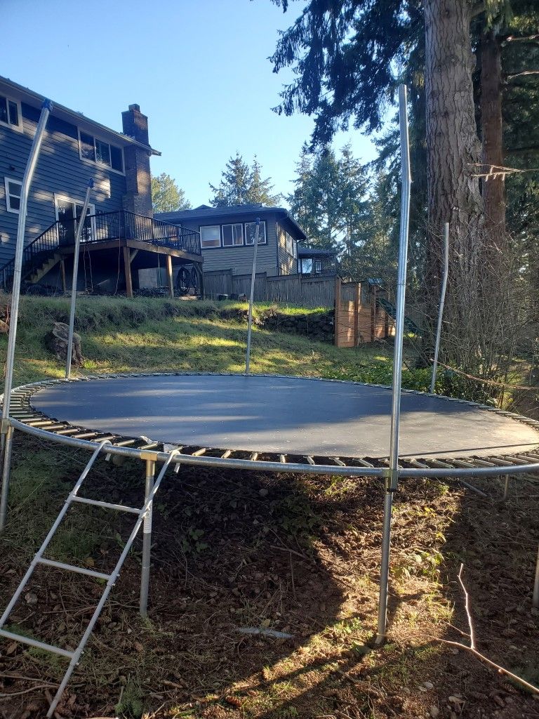 15' Trampoline