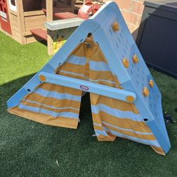 Little Tikes Outdoor Indoor Campin' & Climb Wall