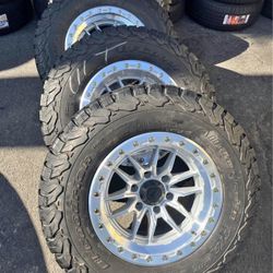 Vendo un set de rines nuevos con llantas BFgoodrich 275/70/17