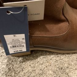 Boots ( Memory Foam ) New Sells For $39.99 Selling For $20.00