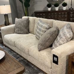 👋Parklynn Sofa and Loveseat
Ashley Furniture