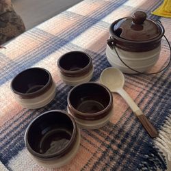 Soup/Chili Server And 4 Bowls