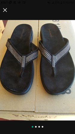 Andiamo Women's Flip Flops Size 10.