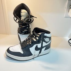 Jordan 1 Retro Black White  6.5 women  4  men 