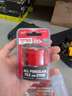 Open Box Milwaukee 1-1/2 in. Diamond Max Hole Saw.