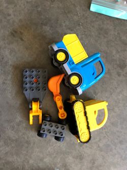 Duplo pick up truck and excavator assembly