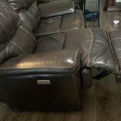 Used : Fully Functional Recliner Sofa