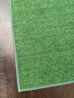 Solid Indoor Outdoor Rug Green 5' x 7'- Pick Up Only