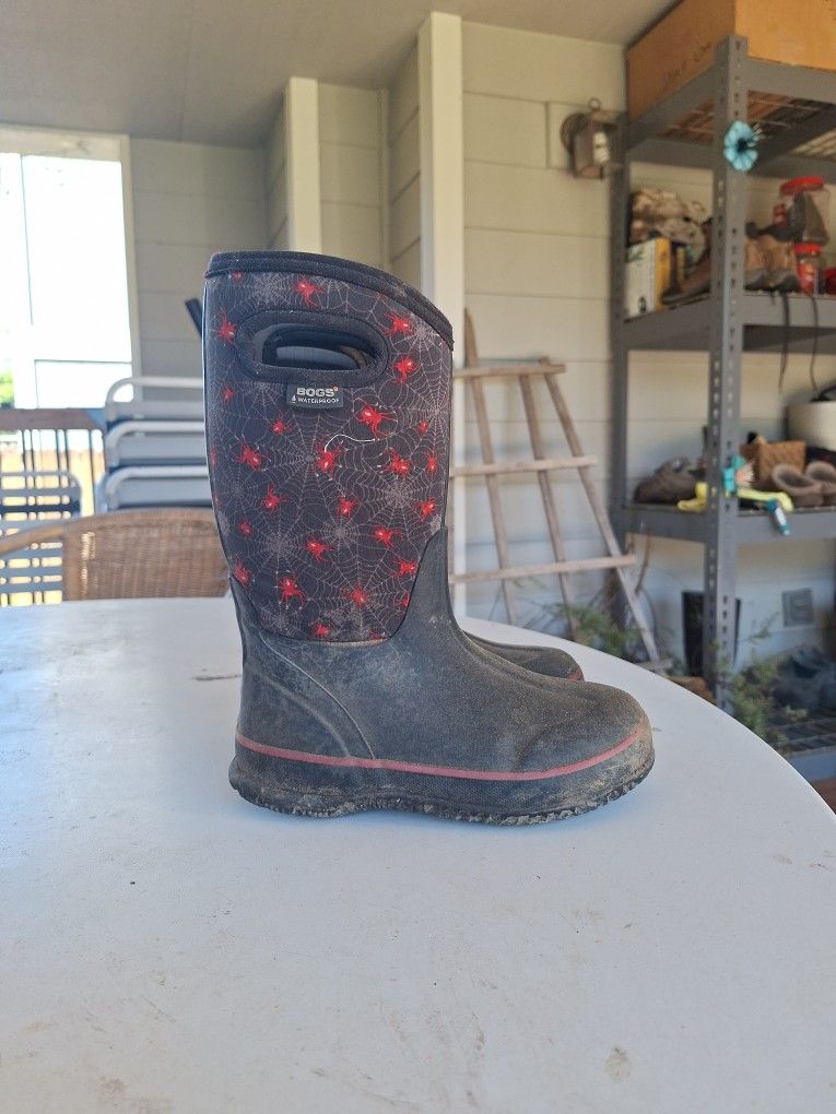 Bogs US Size 2 big Boys