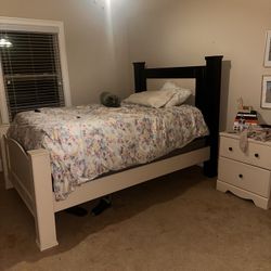 Queen Size Bedroom Set Must Go Asap 