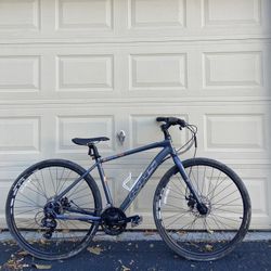 KHS X-Route 100 Commuter Bike – Medium Frame – 700c Wheels – 21 Speed Bicycle Aluminium