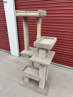 5 1/2 H Heavy Cat tree 