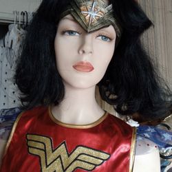 WONDER WOMAN LIFE SIZE FIGURE