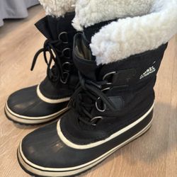 Sorel Women’s Winter Carnival Boots Size 8