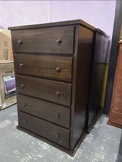 Big Dresser Include Metal Sliders 