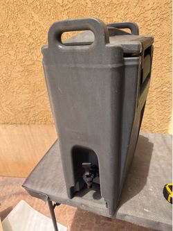 Cambro hot/cold commercial container