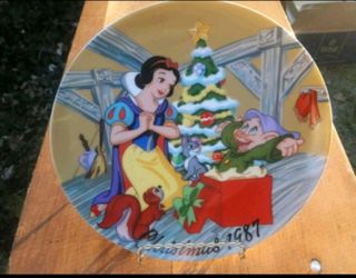 "SNOW WHITE'S SURPRISE" CHRISTMAS COLLECTOR PLATE