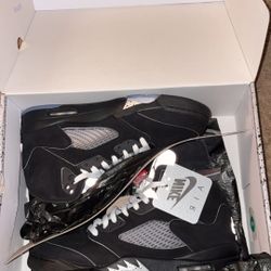 Black Jordan 5 metallic