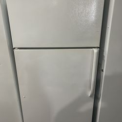 Ge Top And Bottom Refrigerator 