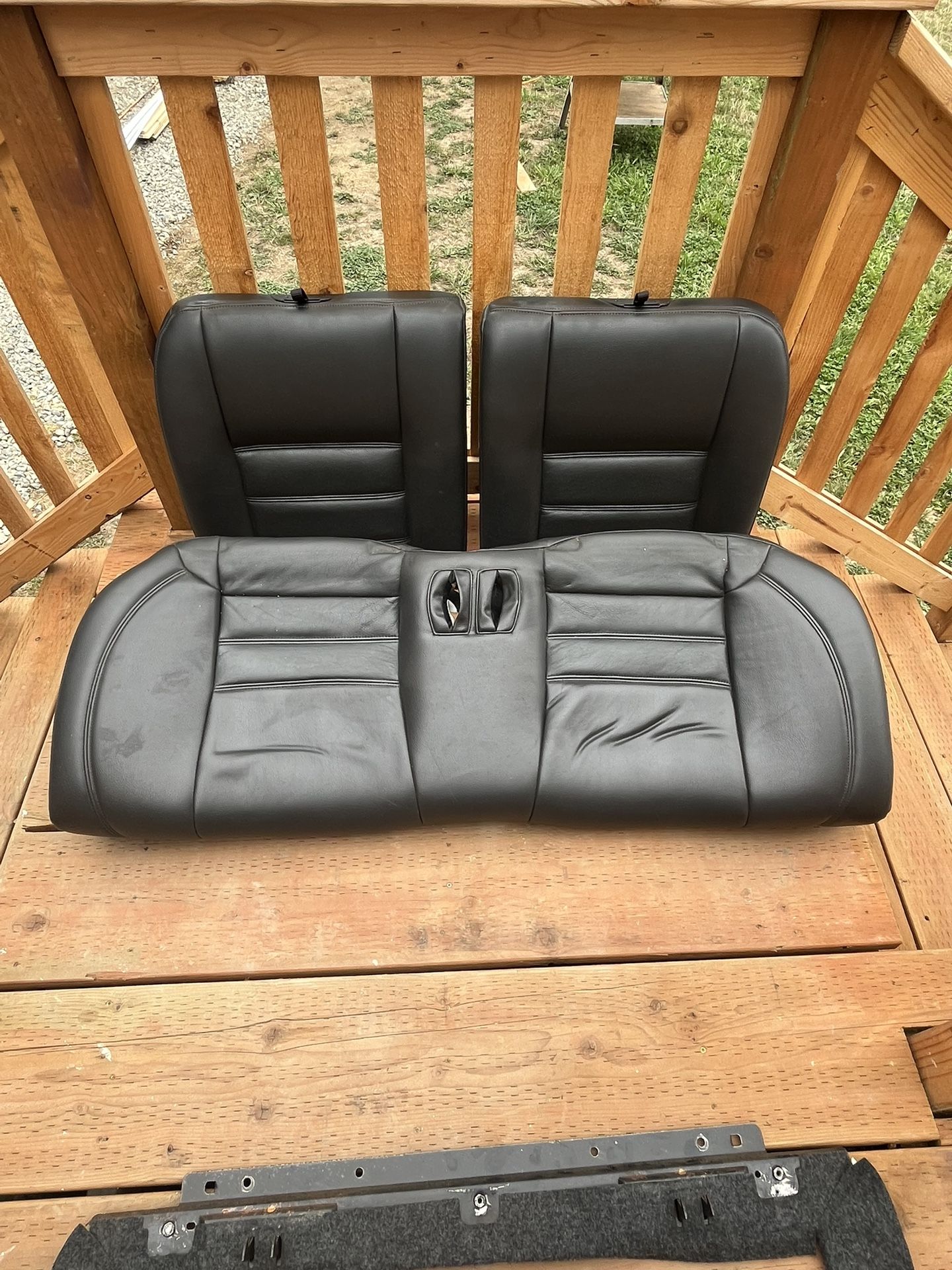 99-04 Mustang Rear Seat And Buckles Not The Shoulder Straps