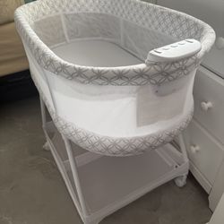 Bassinet- Like New