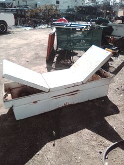 Truck tool box