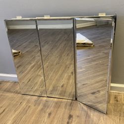 Medicine Cabinet Like New