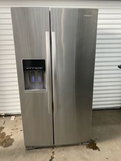 Beautiful fridge cooling and freezer 100%