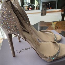 Title: Chinese Laundry High Heel Dress Shoes – Size 7.5 (38M)  Price: $25 or Best Offer)  Description: Elegant Chinese Laundry high heel shoes, perfec