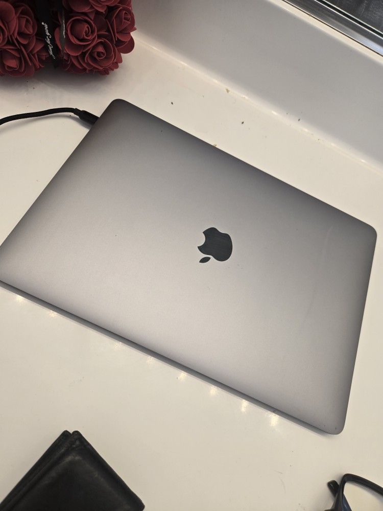Macbook Air ( 2020 )