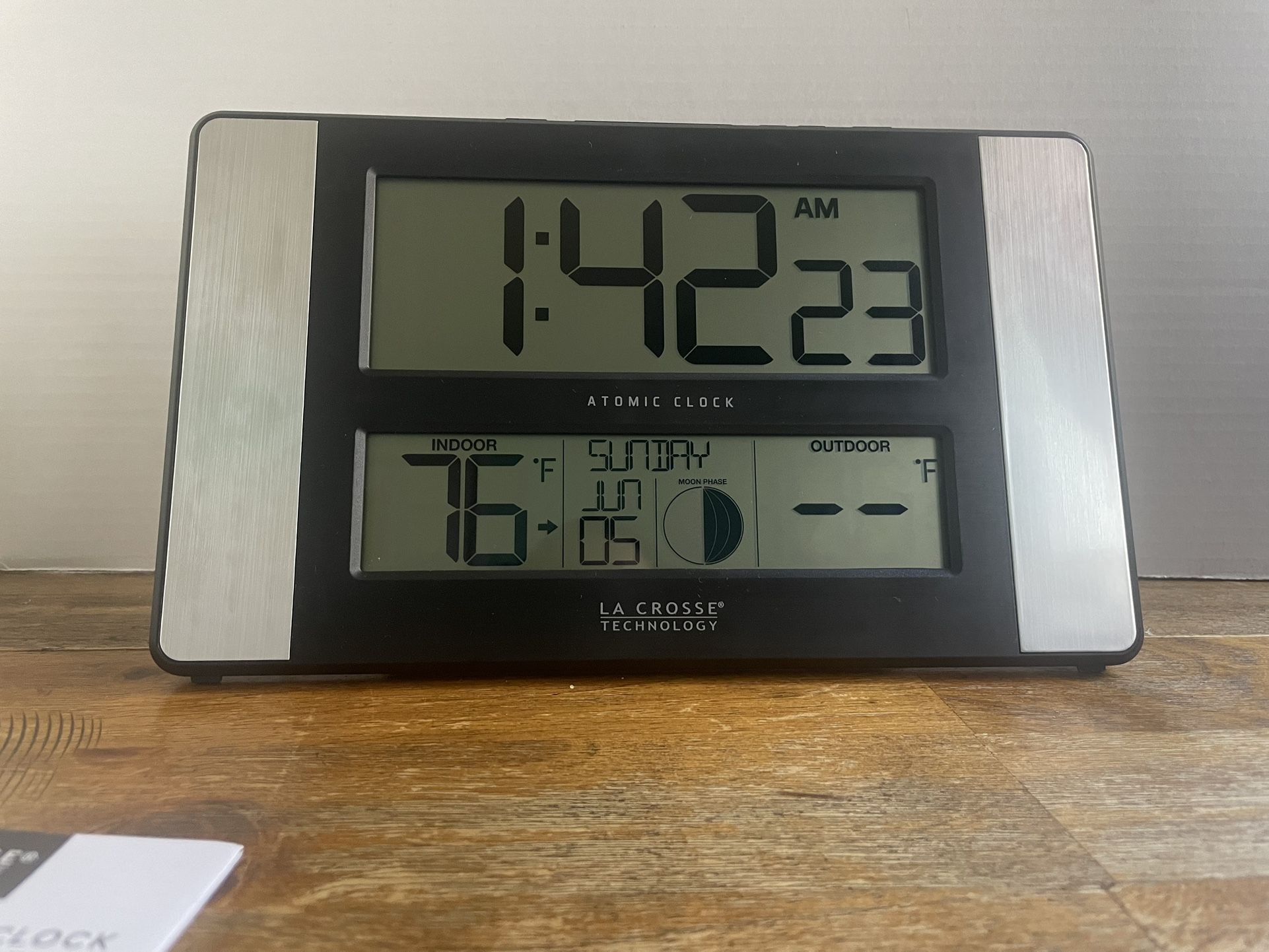 La Crosse Technology (contact info removed)AL-INT Atomic Clock