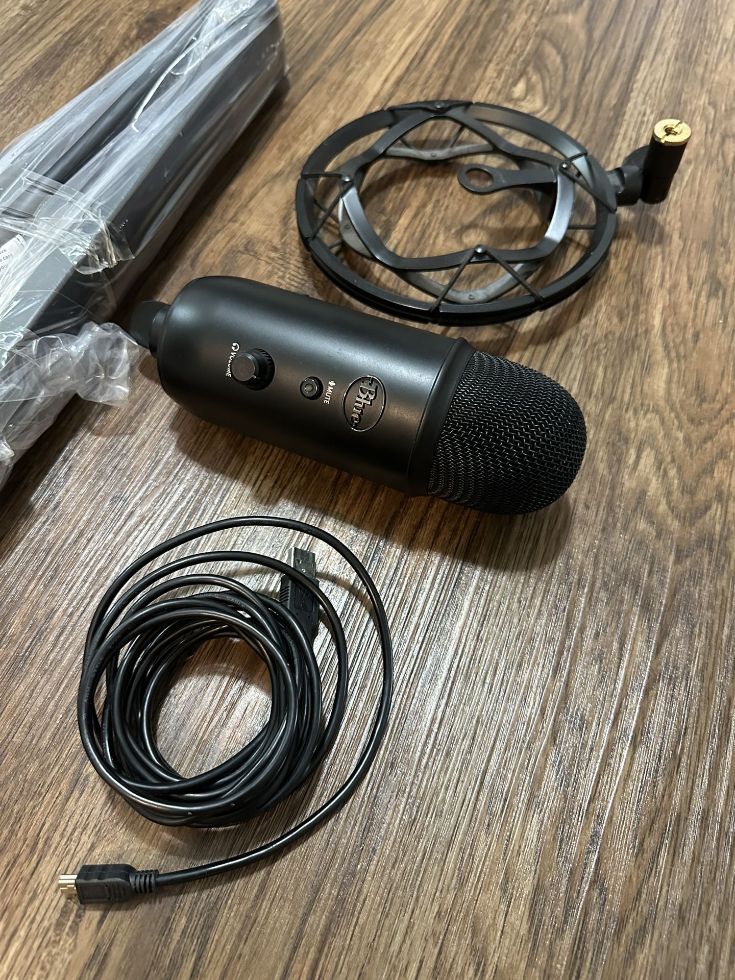 Jeti Black Podcaster Mic + Brand New Arm – Like New!